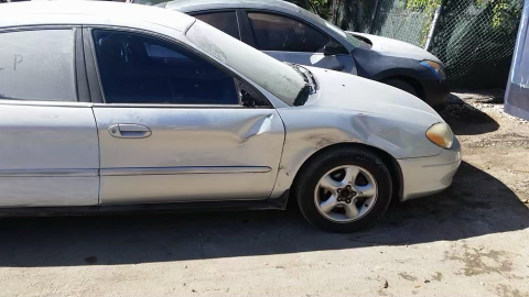 Wrecked Ford Taurus before